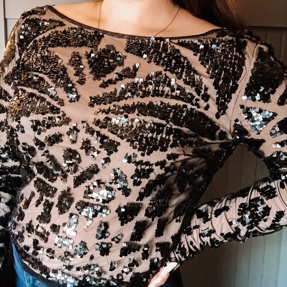 Beautiful sequined top - Picture 2 of 6